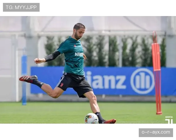 本坦库尔传球技术持续精进，成中场核心引关注