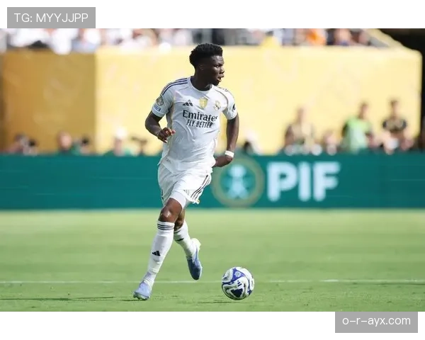 楚阿梅尼在对比世界顶级中场中表现出色，未来发展备受关注